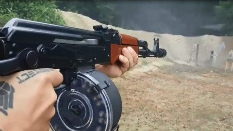 如果越战时期我军士兵也能用上大弹鼓 嘿嘿!