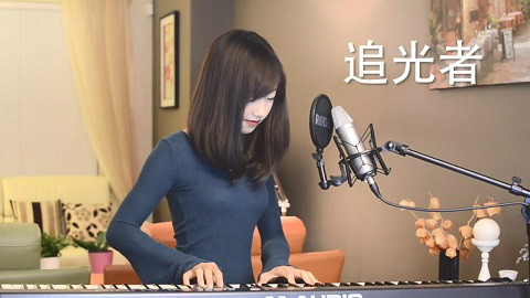 加拿大华裔蔡佩轩翻唱《追光者》,听完感觉我恋爱了~~~~~~