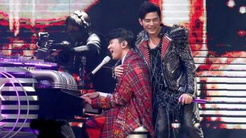 周杰伦演唱会嘉宾林俊杰演唱晴天