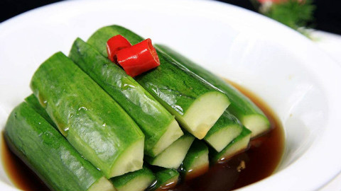 黄瓜做菜吃腻了,试试这种做法,好吃不上头