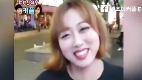 女朋友约会迟到了,请求男朋友原谅的正确方式