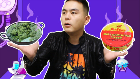 小伙把鲱鱼罐头放到牛粪火锅里面煮,隔着屏幕都能闻到臭味