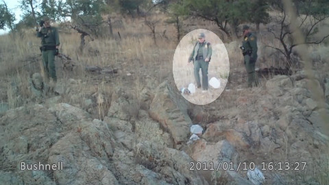 救助非法移民的志愿组织公开了这段视频后,他们的志愿者被逮捕了