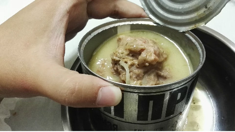 军粮试吃:俄联邦战略储备牛肉罐头