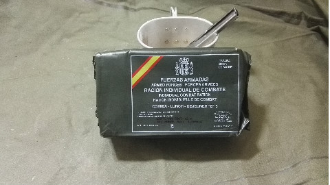 军粮试吃:西班牙口粮晚餐B5号鱿鱼罐头真难吃