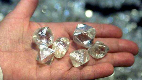 世界上最尴尬的国家: 周围都是钻石, 民众却连饭都吃不起?