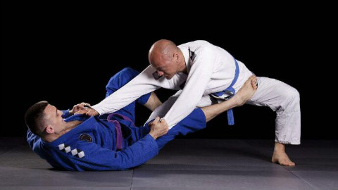 巴西柔术有多恐怖,各种降服绞杀集锦,让人瞬间昏迷