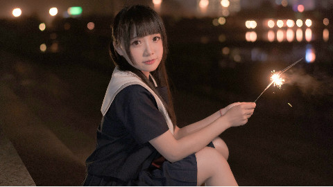 【窝窝头】你的女友♥江风暖,夜色满,你的女友腿超短_(:з)∠)_