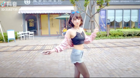 【抖音】上漂亮的小姐姐:夏天来了,小姐姐们越来越清凉了