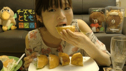 在韩日本妹子品美食——蜜桃奶油包