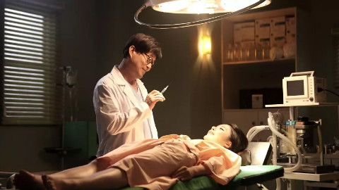 一部细思极恐的韩国电影,变态医生趁着病人麻醉后,肆意妄为!