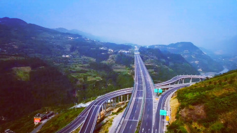 中国最了不起的工程,一条公路耗资1700亿元,跨越六大省市