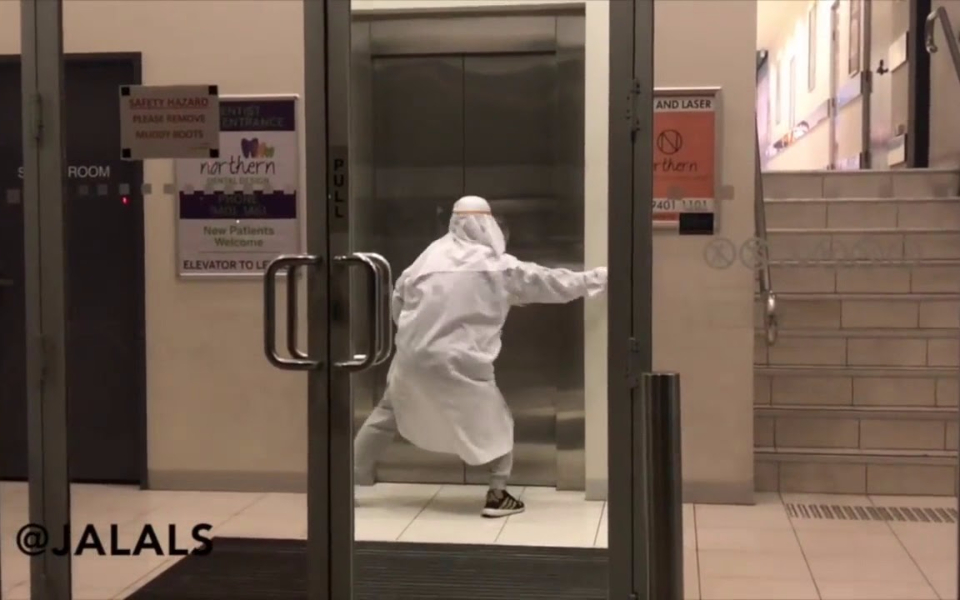 丧心病狂电梯恶作剧合集!路人差点被吓到尿了!