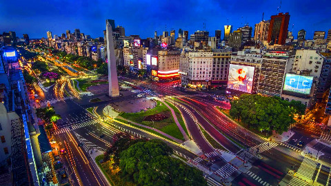 世界上最宽的街道,宽度将近150米,行人过马路要经过两三个红绿灯