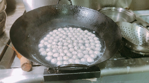 肉丸子怎么做的Q弹爽口?大厨教你制作小技巧,做法超简单