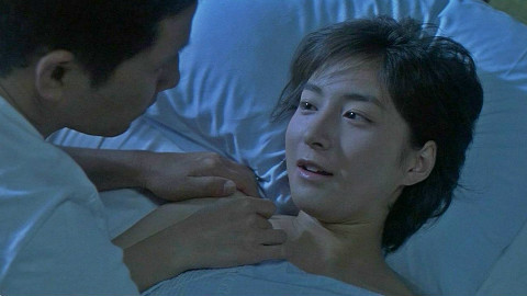 母亲出车祸死后,灵魂进入女儿的身体,从此父亲的生活有点不适应了!