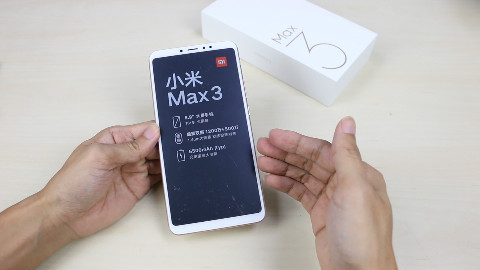 追剧神器换代 小米Max3开箱