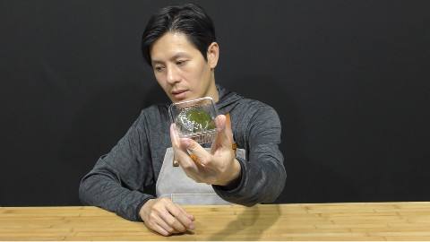 试吃一款艾草蛋黄肉松团