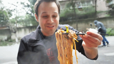 吃货老外在成都体验最地道的中华の料理,求字幕。