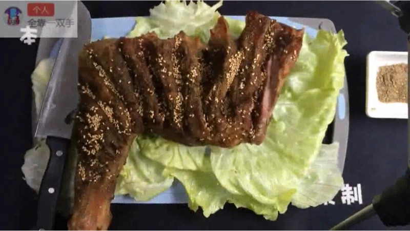 90后孤寡老人买不起烤羊腿,于是贪便宜66元在网上买了一根,却发现是2017年产的,翻车了?