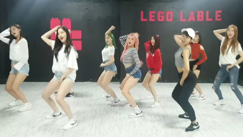 最近很火的蹦迪舞 MOMOLAND(모모랜드) BAAM 练习室版本