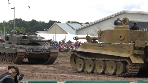 德国二战虎式巧遇现代豹2