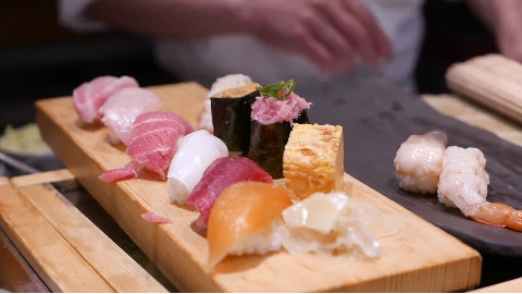日本街头食品 - 筑地市场寿司生鱼片东京海鲜