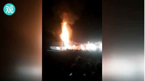 印度发生火车冲入人群事故 造成至少50人死亡