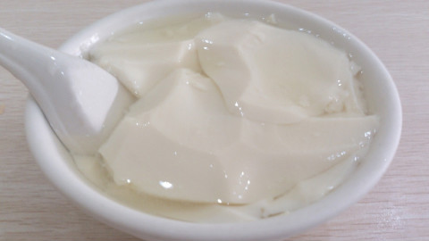 不用石膏和盐卤,教你在家自己做豆腐脑,滑嫩好吃,方法简单
