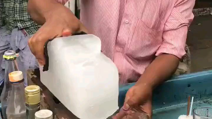 真正的纯手工制作的印度街边冷饮