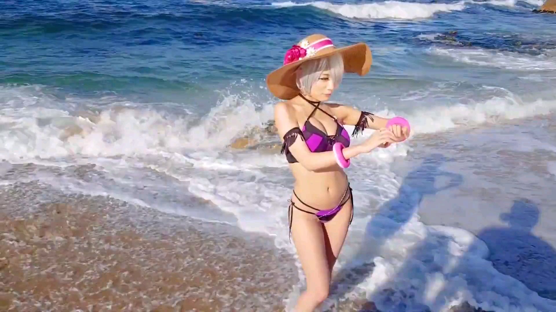 Cosplay的沙滩派对,这沙滩真大好白!