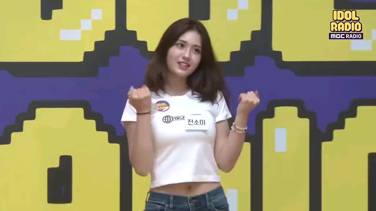 好专业的小姐姐,劲歌热舞还懂得照顾镜头