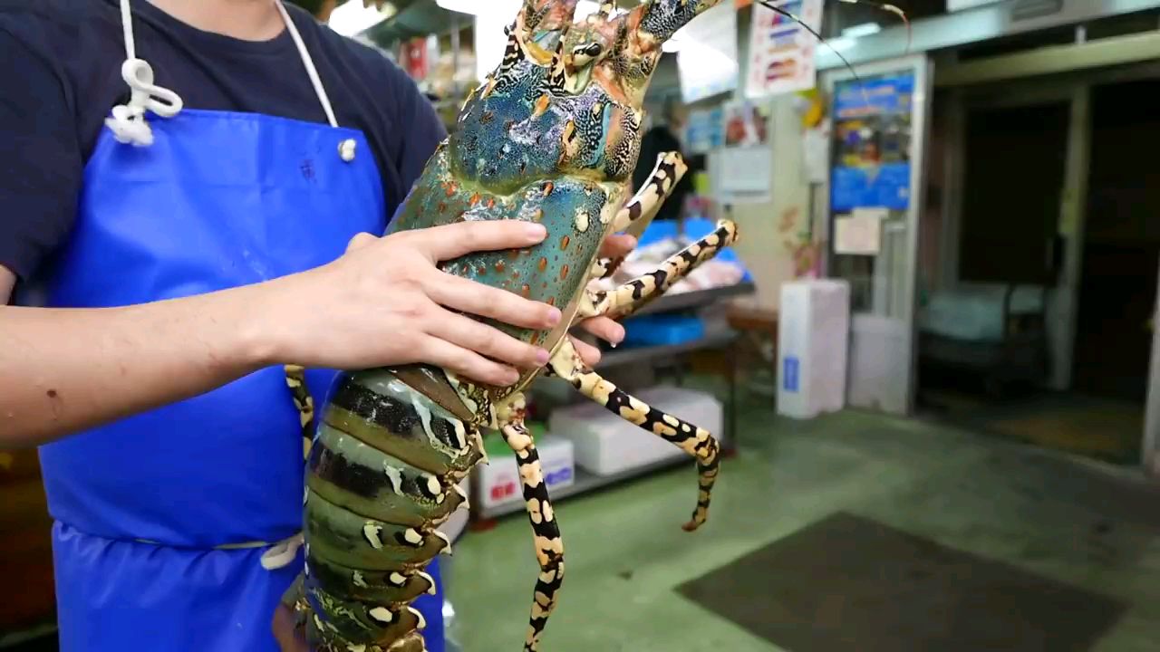 日本路边小吃 - 巨大的龙虾 煮三种方式 冲绳岛海鲜