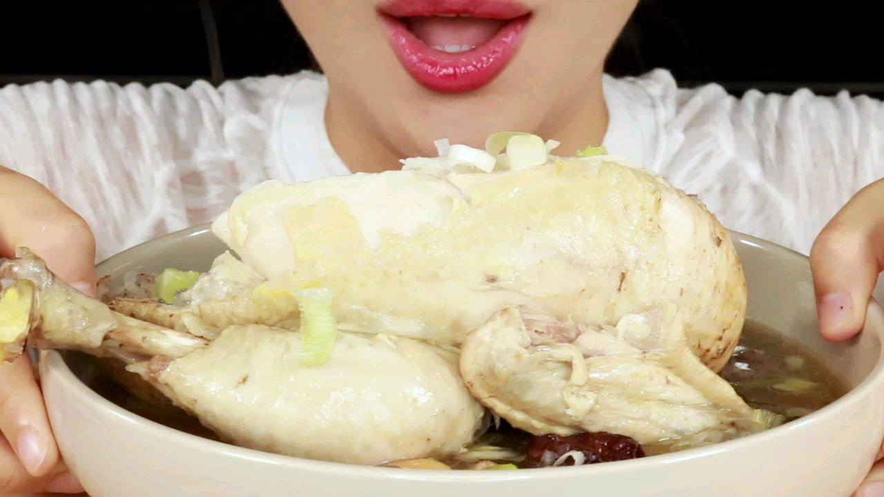 【minee eats】鲜美的鸡汤