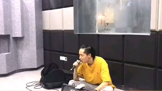 “没有你的冬天,我会一直唱着唱着,直到你出现”