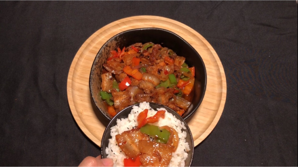 " 青椒回锅肉 " 新手必学做法,这样做他会不爱吃吗?