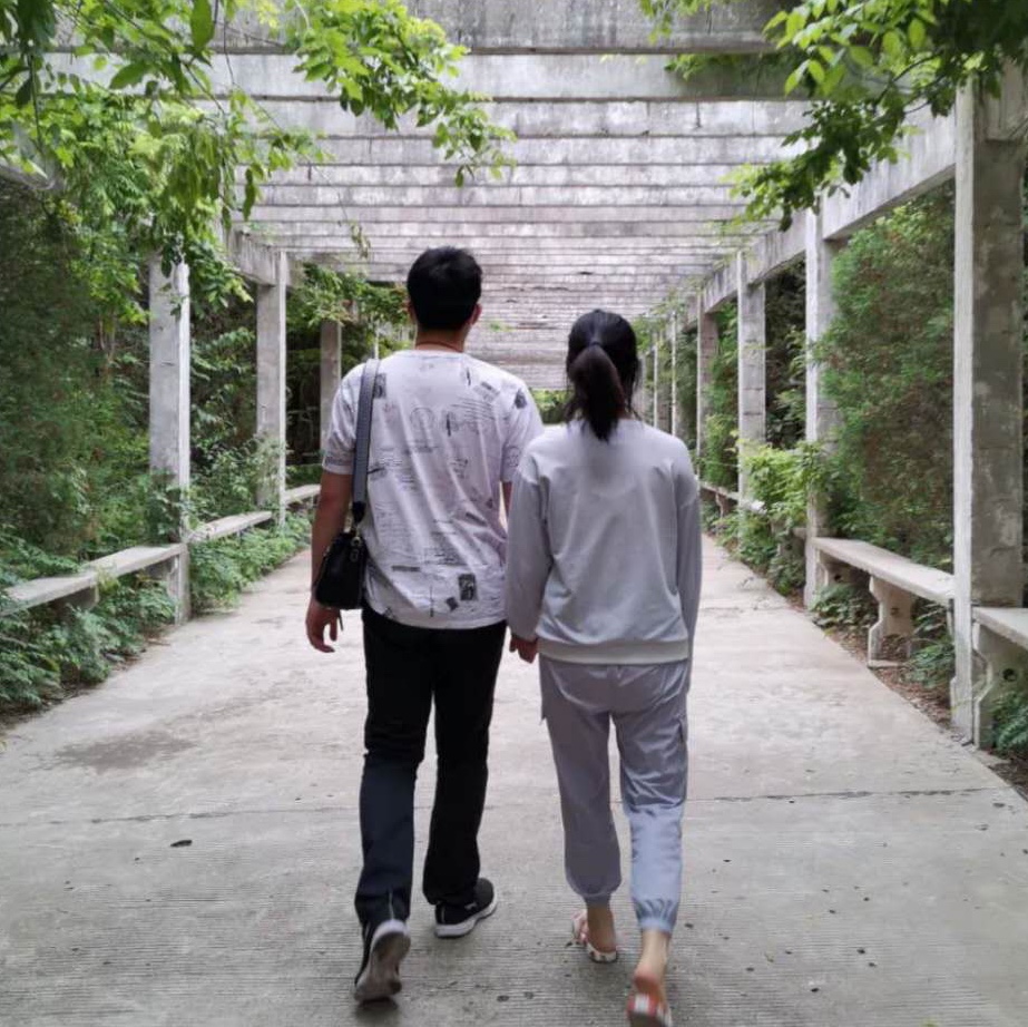 90后大叔与00后小丫头