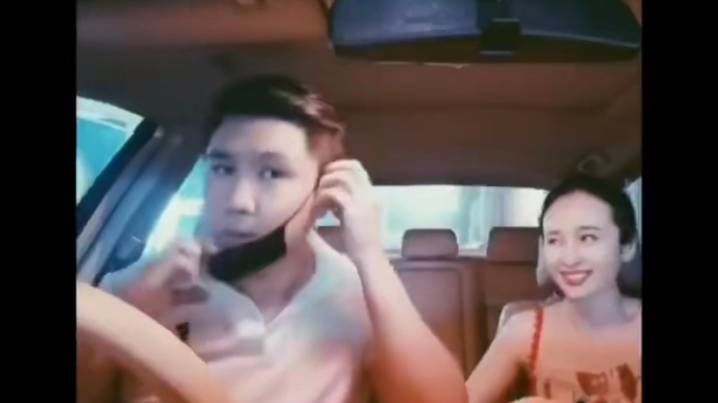 这口罩怎么有点小?