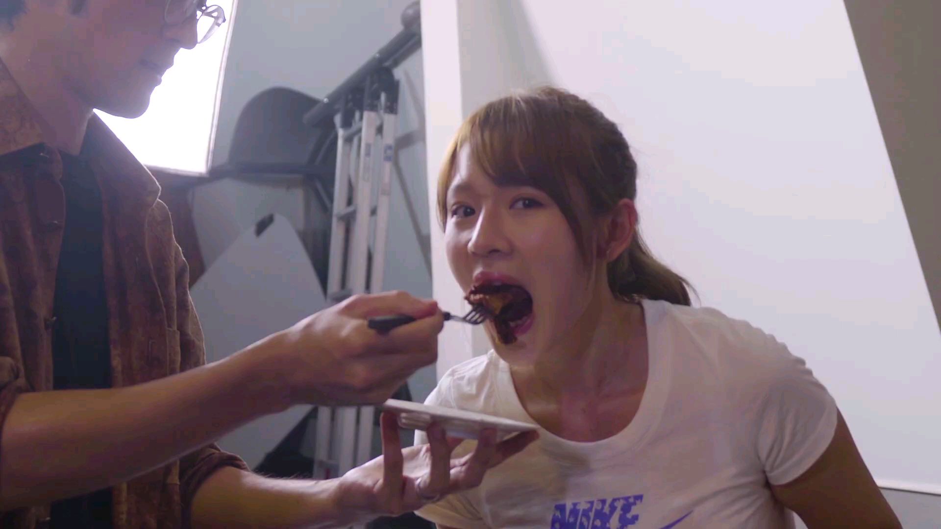 【美女吃肉肉】一库老师首次醃肉体验 林莎荣登烤肉Tempo游戏王!? | ft. 林莎 、 一库老师