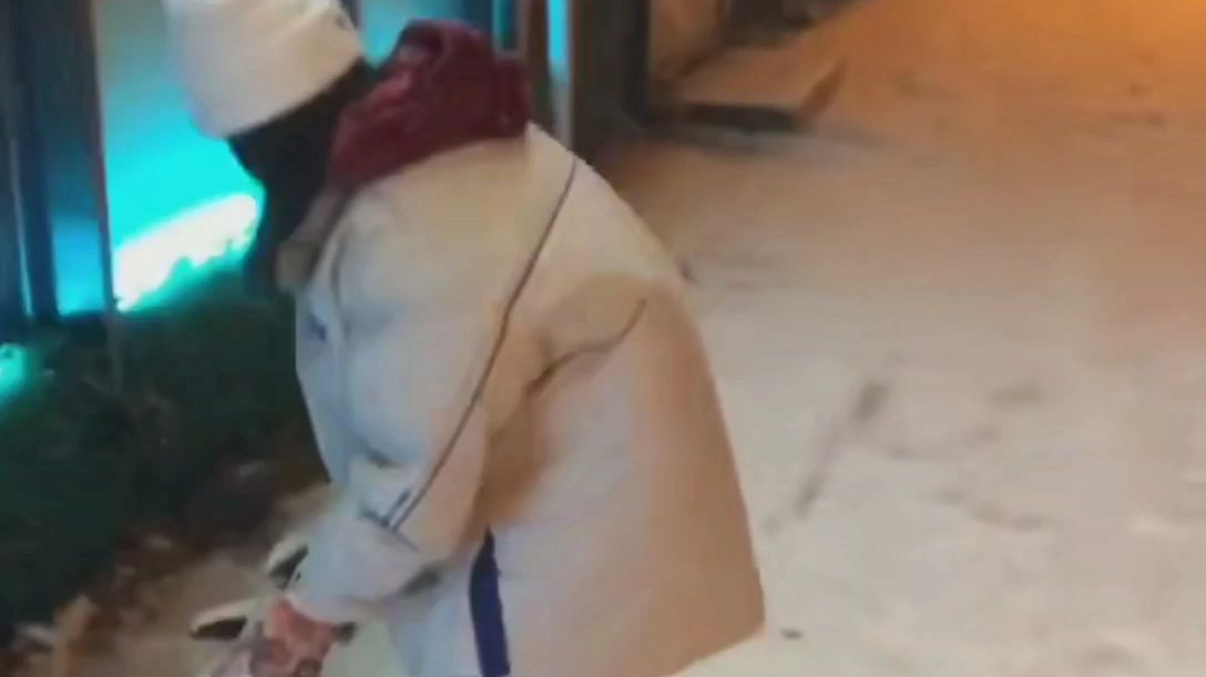 她在准备子弹,你却造了原子弹