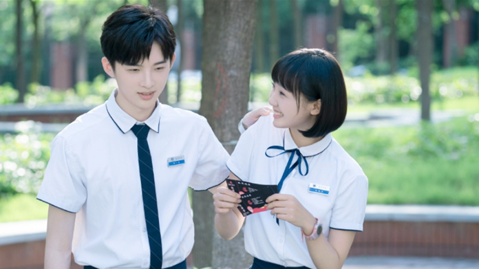 校园里面有这么甜甜的恋爱羡慕了