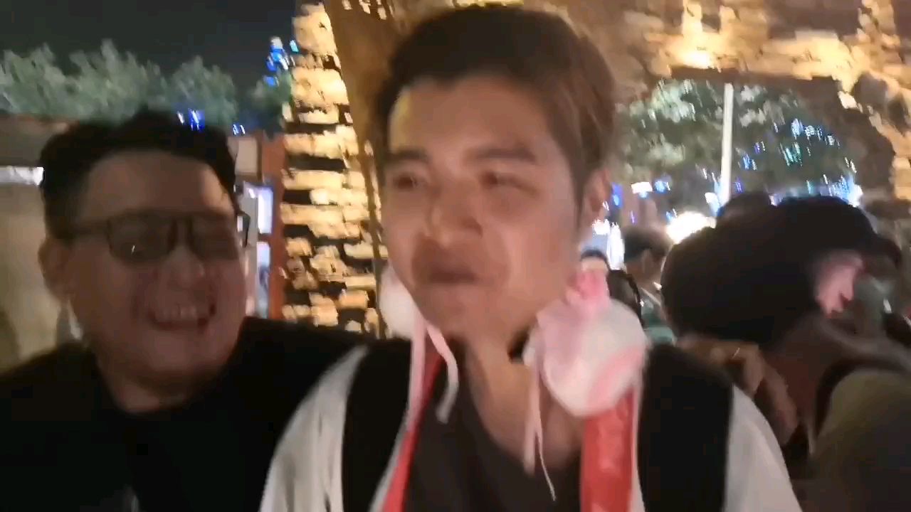 【张梓义】灯哥被狂热粉丝阿鲁巴,事后很开心