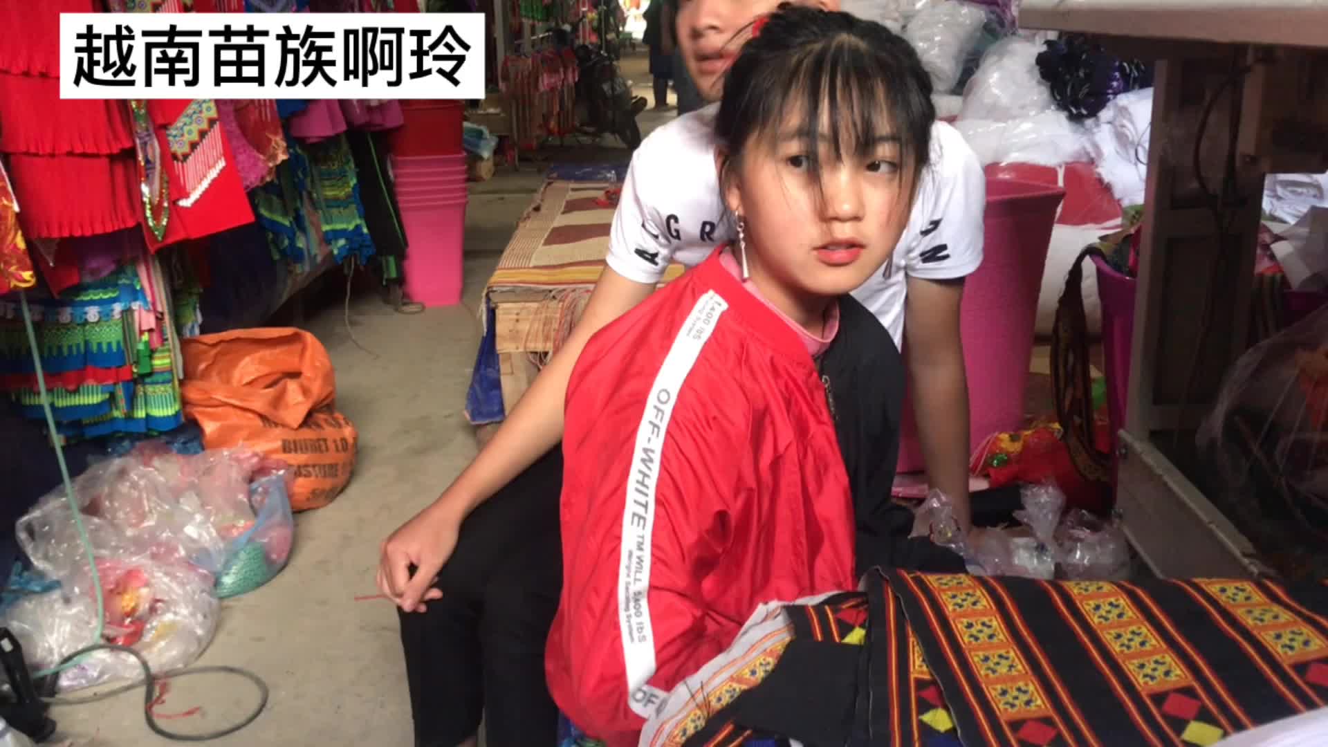越南姑娘一天上12小时班,工资才30块,这也太低了吧!