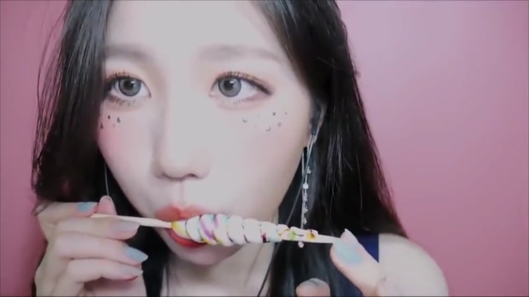 【爱助眠】大眼睛小姐姐吃各类糖果