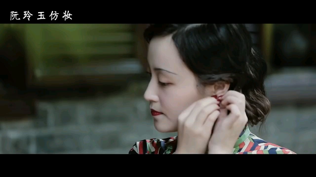优雅小姐姐跟你聊,传统旗袍的搭配穿法~
