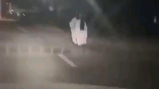 当你晚上穿着汉服骑车。。。