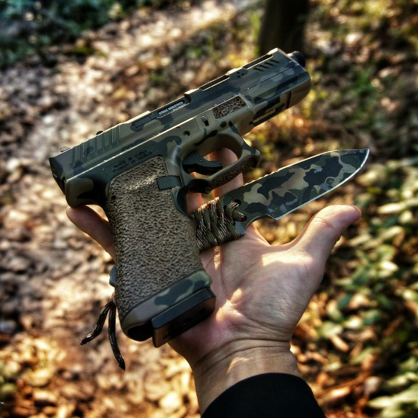 ノ- ( ゜- ゜)つロ