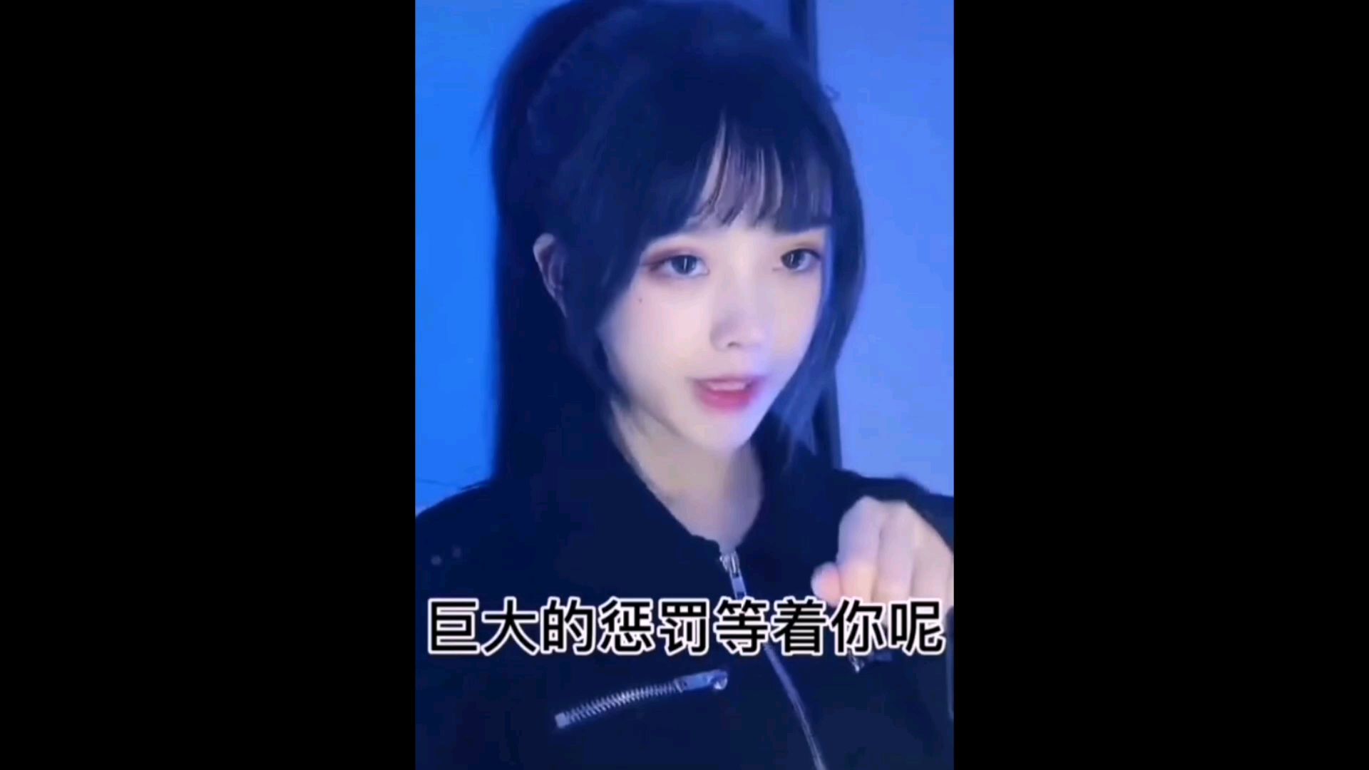 我爸爸可是“警察”哦,快吃糖