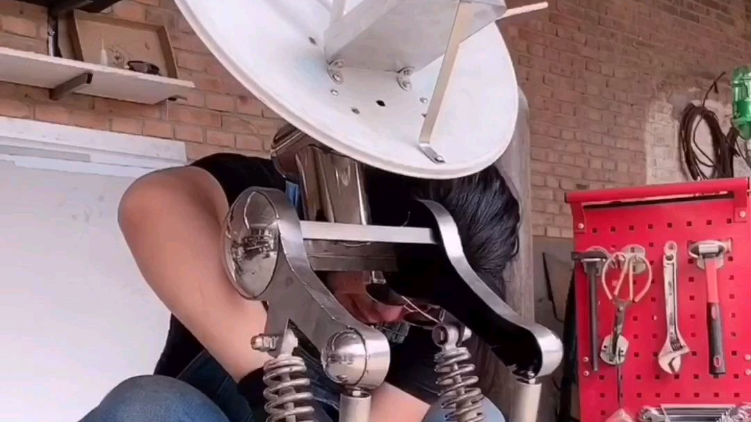 最近家里无线网信号不太好,做了一个路由器小跟班,不管走到哪里信号都是满格的