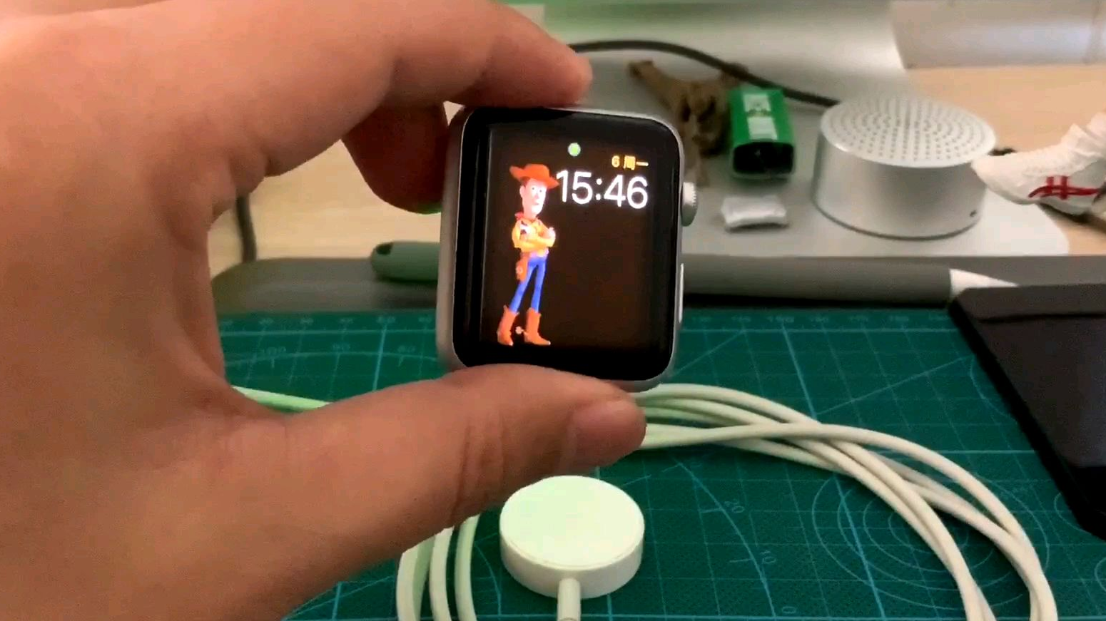 Apple watch初代,首发抢购到20年,它被我折磨惨了,还能用?
